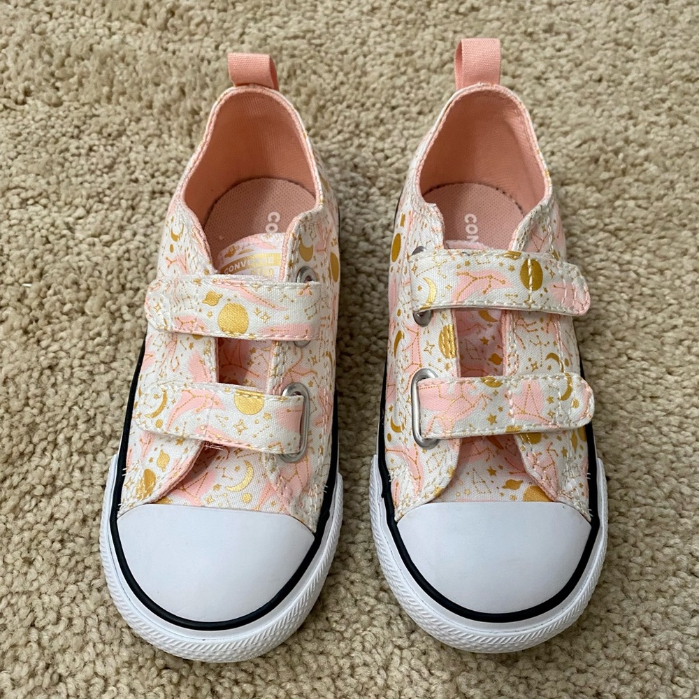 Converse Chuck Taylor All Star Toddler Girls ‘Constellation’ Low Top Sneakers